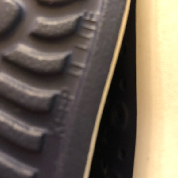 Native Lightweight Navy Shoes, Size 10 women’s, size 8 men’s - Picture 8 of 8